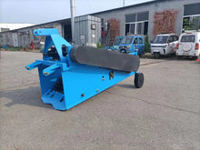Cargar imagen en el visor de la galería, Cosechadora de Papas Hilera 60cm 30a40HP Tractor Giovacchino